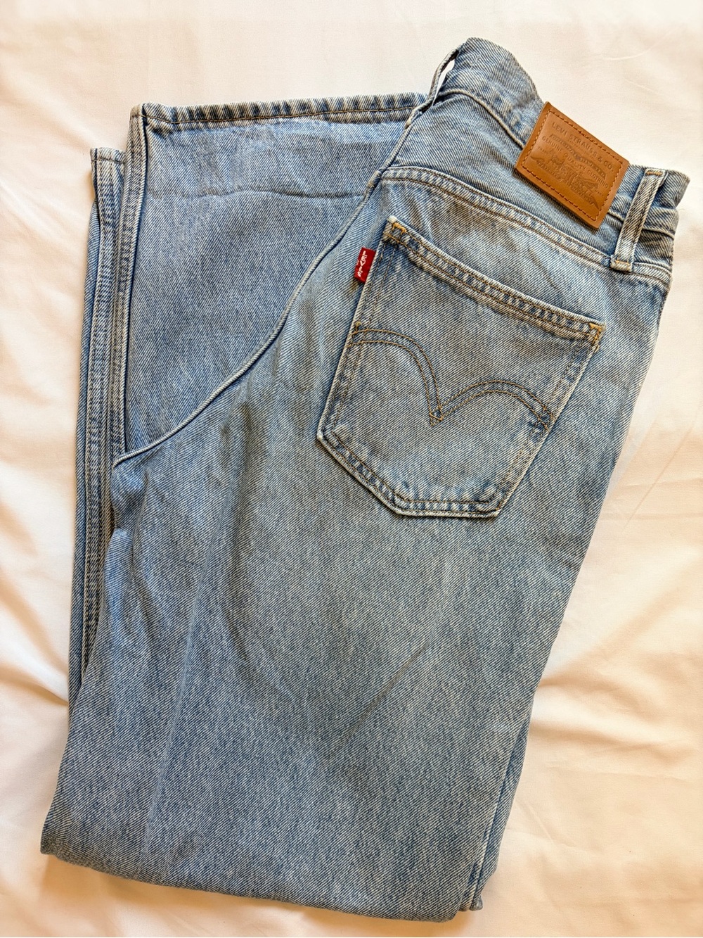Levi’s Premium Women’s Dad Jean Size 28x30 Big E Light Blue